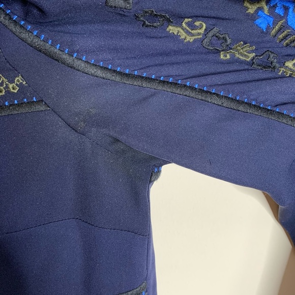 Veronica Beard Tobi Silk Embroidered blouse sz 2 - Picture 4 of 9